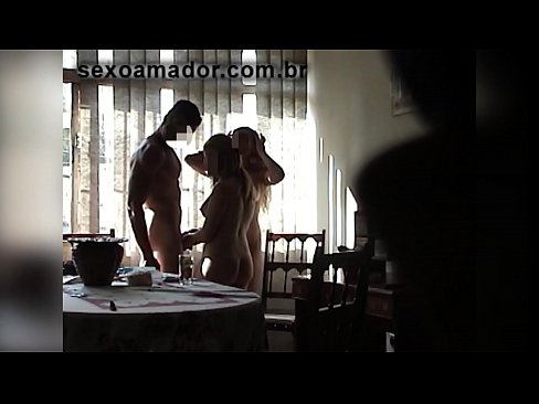 ❤️ Miqtë e seksit ftojnë një burrë gjigant dhe një treshe me të ❤❌ Porno e vështirë tek ne ❌