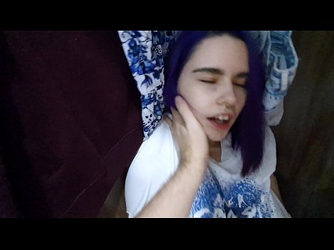 ❤️ Gjeta motrën time në dollap dhe e ndihmova të përfundonte ❤❌ Porno e vështirë tek ne ❌